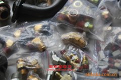延龍LZL5201CSP倉柵式商品車運(yùn)輸車用的玉柴YC6J230-20發(fā)動機(jī)的修理及配件