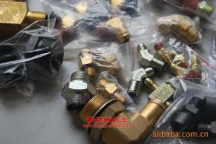 楚飛CLQ5310LQY瀝青運(yùn)輸車用的康明斯C300 20發(fā)動(dòng)機(jī)的配件及修理
