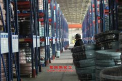 亞星JS6550T輕型客車用的錫柴4DW93-84E3發(fā)動機的配件及保養(yǎng)